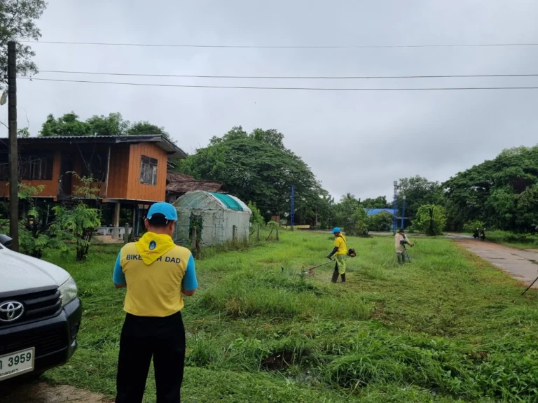 รับการสนับสนุนและร่วมแรงร่วมใจในการปรับปรุงภูมิทัศน์และทำความสะอาดบริเวณโรงเรียนและลานวัฒนธรรม
