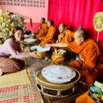 ทำบุญตักบาตรพระสงฆ์ ถวายปัจจัยและทอดผ้าป่าเพื่อการศึกษา